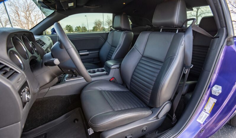 
								2013 Dodge Challenger RT Classic 6-Speed full									