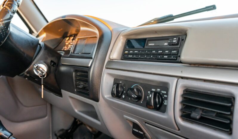 
								1994 Ford F-250 XLT 4×4 5-Speed full									