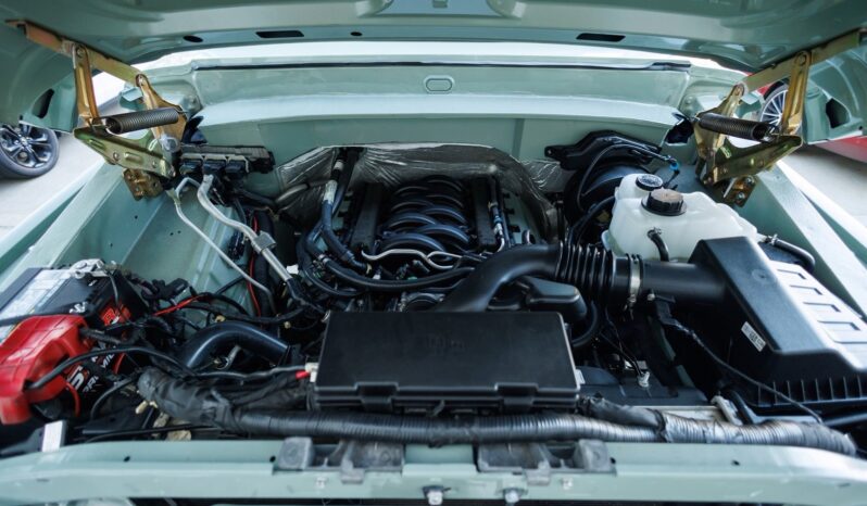 
								1967 Ford F-100 Custom 5.0 Coyote full									