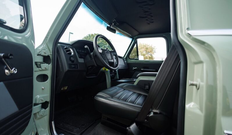 
								1967 Ford F-100 Custom 5.0 Coyote full									