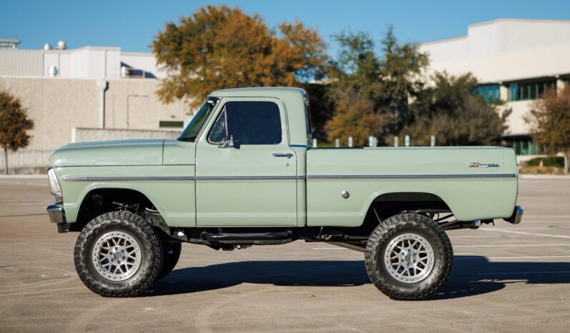 
								1967 Ford F-100 Custom 5.0 Coyote full									