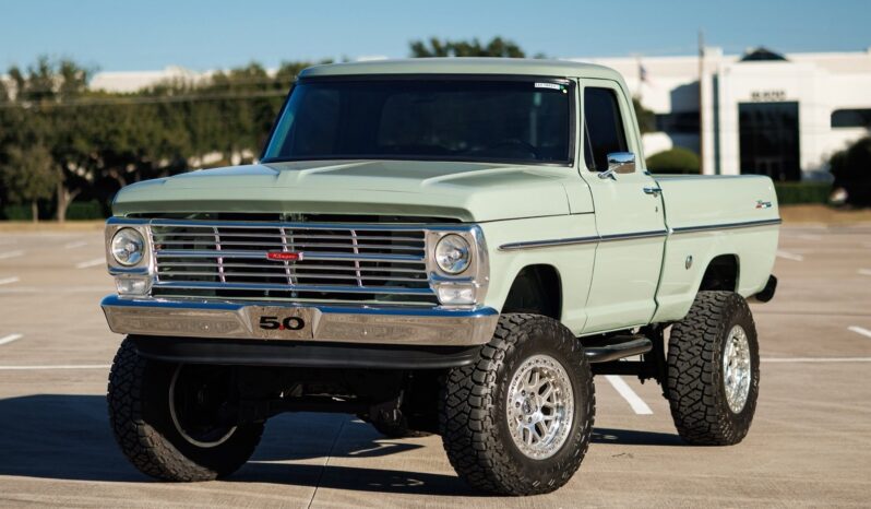 
								1967 Ford F-100 Custom 5.0 Coyote full									