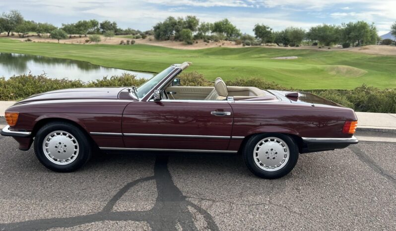 
								1986 Mercedes-Benz 560SL full									