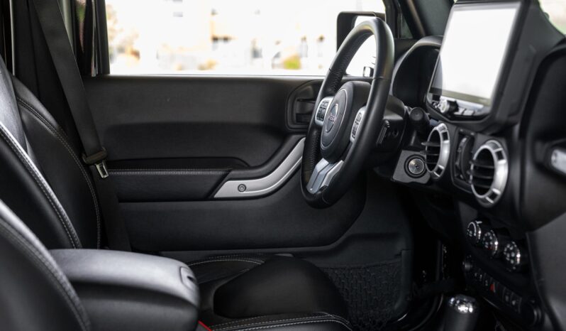 
								2017 Jeep Wrangler Unlimited Rubicon Hard Rock Edition full									