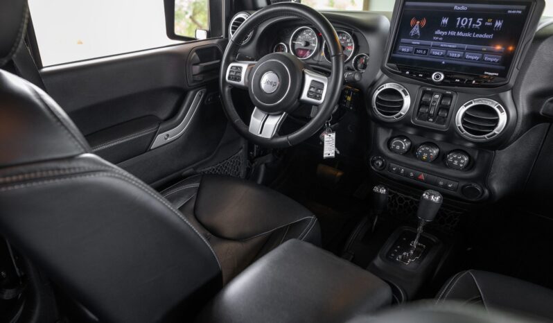 
								2017 Jeep Wrangler Unlimited Rubicon Hard Rock Edition full									