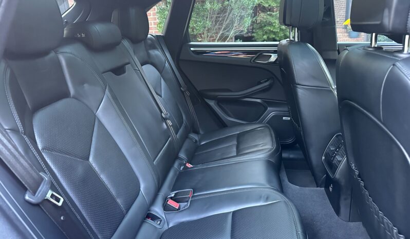 
								2021 Porsche Macan full									