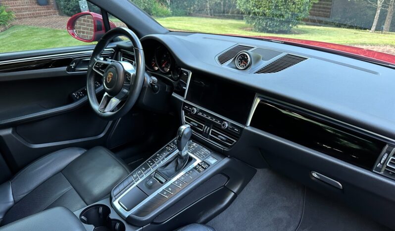 
								2021 Porsche Macan full									