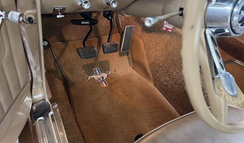 
								1964 Ford Mustang Convertible 4-Speed full									