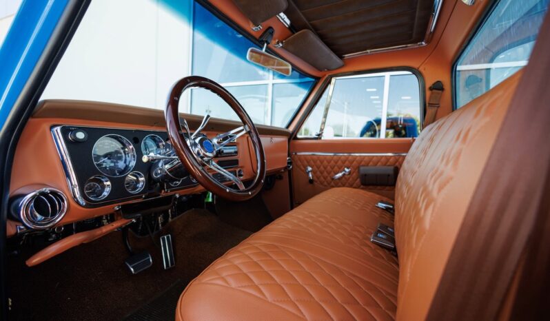 
								1968 Chevrolet C-10 383 Custom Pickup Restomod full									