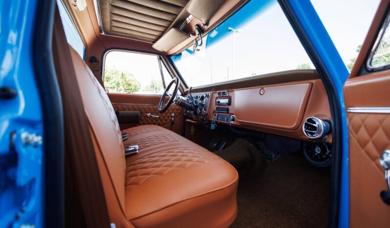 
								1968 Chevrolet C-10 383 Custom Pickup Restomod full									