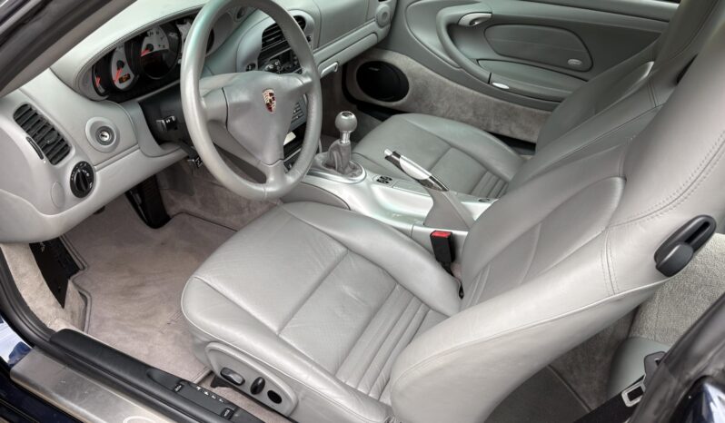 
								2004 Porsche 911 Carrera 4S Coupe 6-Speed full									