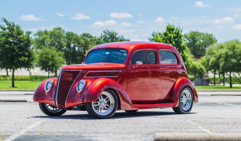 
								1937 Ford Custom Slantback Restomod full									