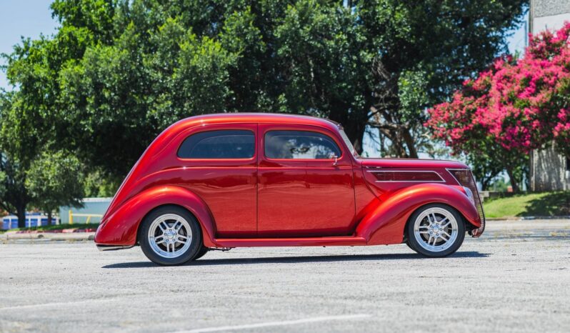 
								1937 Ford Custom Slantback Restomod full									