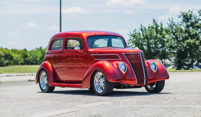 1937 Ford Custom Slantback Restomod 1