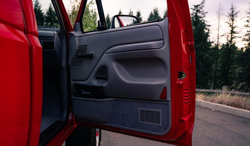 
								1995 Ford F-150 XL 4×4 5-Speed full									