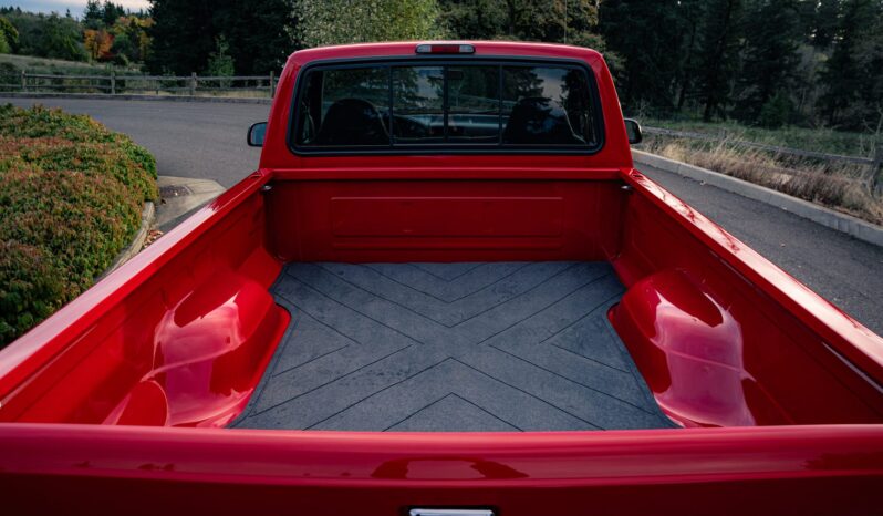 
								1995 Ford F-150 XL 4×4 5-Speed full									