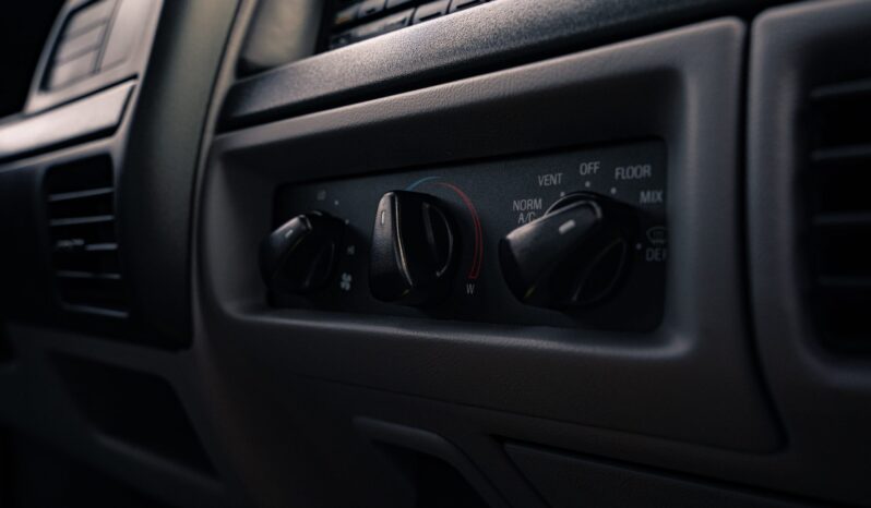 
								1995 Ford F-150 XL 4×4 5-Speed full									