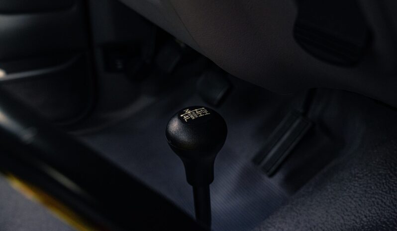 
								1995 Ford F-150 XL 4×4 5-Speed full									