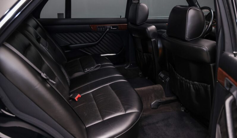 
								1989 Mercedes-Benz 560SEL full									