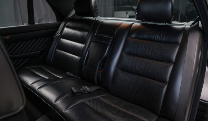 
								1989 Mercedes-Benz 560SEL full									