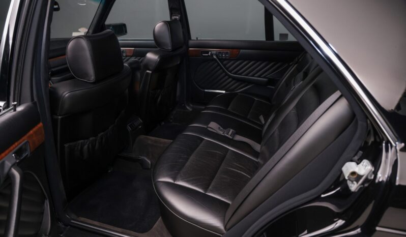 
								1989 Mercedes-Benz 560SEL full									