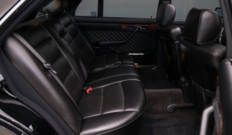 
								1989 Mercedes-Benz 560SEL full									