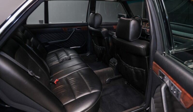 
								1989 Mercedes-Benz 560SEL full									