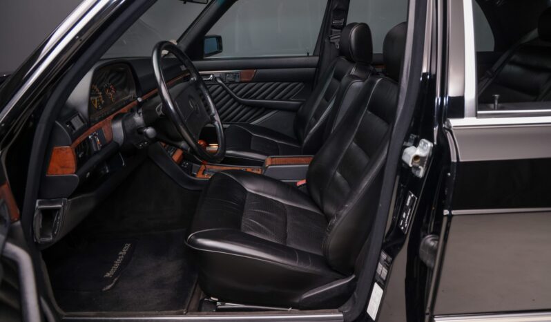 
								1989 Mercedes-Benz 560SEL full									