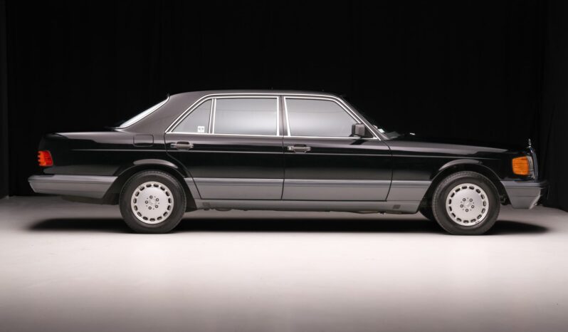 
								1989 Mercedes-Benz 560SEL full									