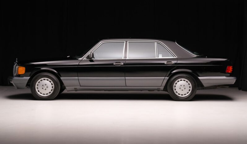 
								1989 Mercedes-Benz 560SEL full									
