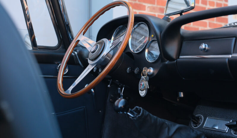 
								1964 Alfa Romeo 2600 Spider full									