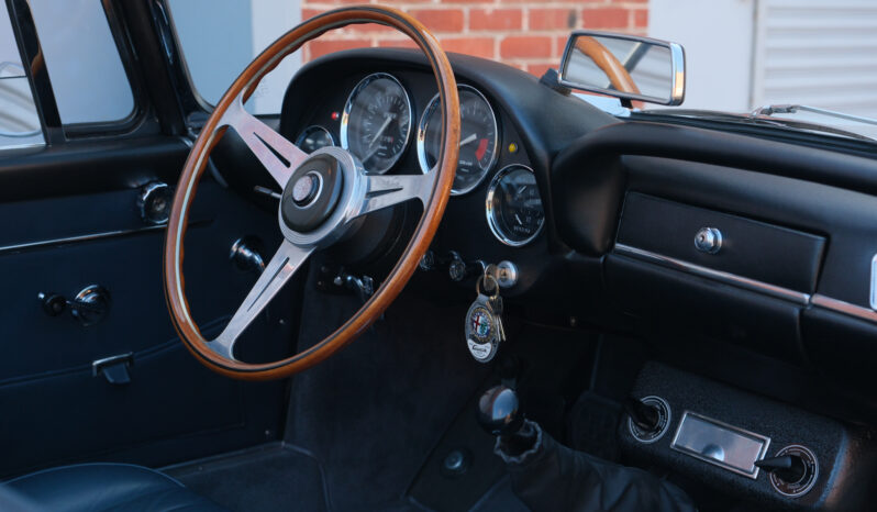 
								1964 Alfa Romeo 2600 Spider full									