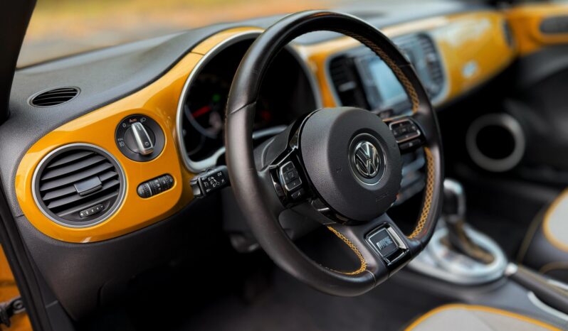 
								2017 Volkswagen Beetle Dune full									