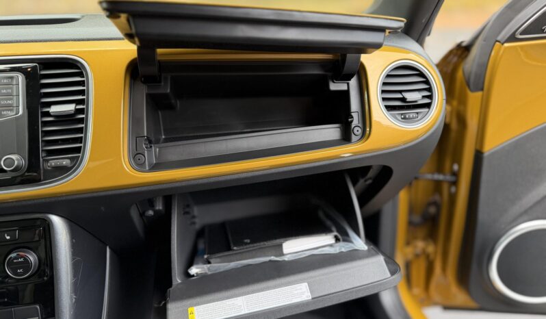 
								2017 Volkswagen Beetle Dune full									