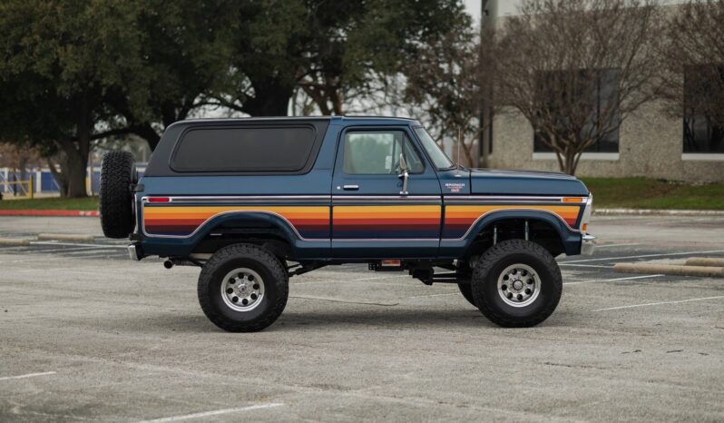 
								1978 Ford Bronco Free Wheeling 7.3L Godzilla full									