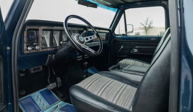 
								1978 Ford Bronco Free Wheeling 7.3L Godzilla full									