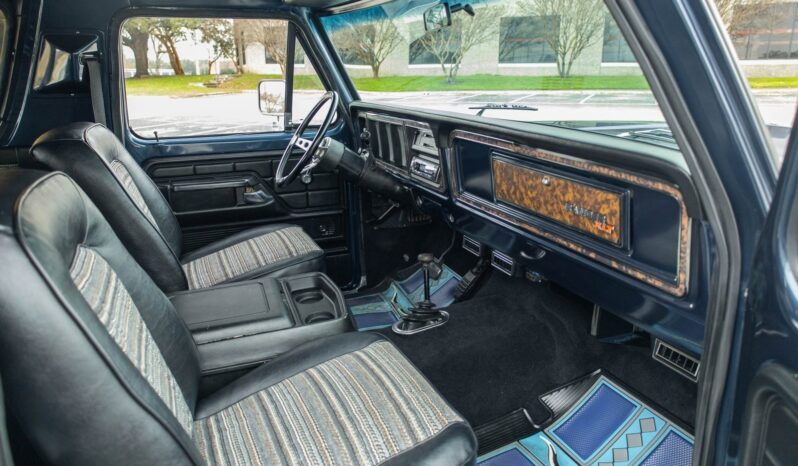 
								1978 Ford Bronco Free Wheeling 7.3L Godzilla full									