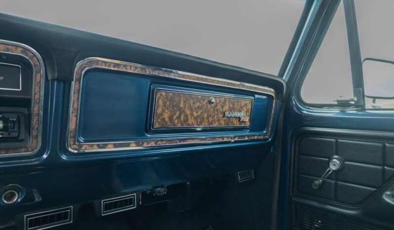 
								1978 Ford Bronco Free Wheeling 7.3L Godzilla full									