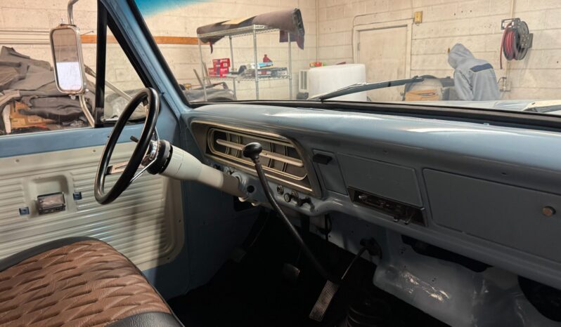 
								1971 Ford F-250 Custom Crew Cab 4×4 4-Speed full									