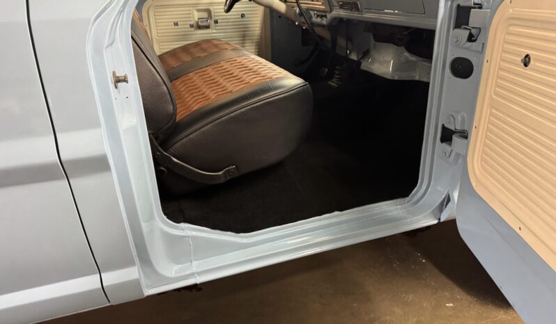 
								1971 Ford F-250 Custom Crew Cab 4×4 4-Speed full									