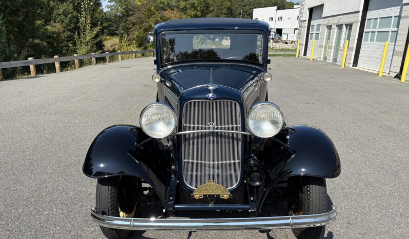 
								1932 Ford Model 18 Deluxe Tudor Sedan full									
