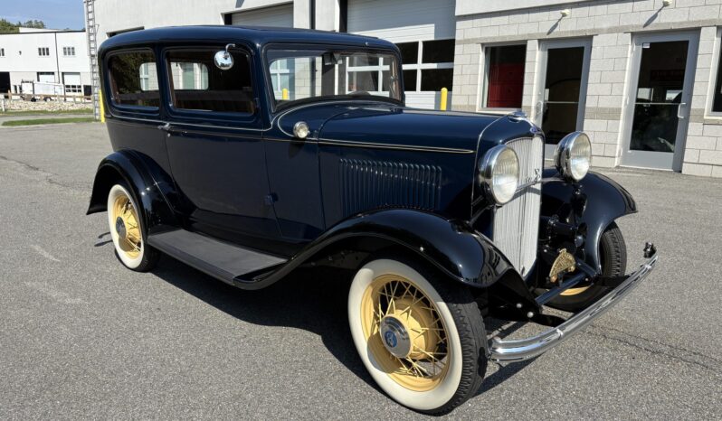 
								1932 Ford Model 18 Deluxe Tudor Sedan full									