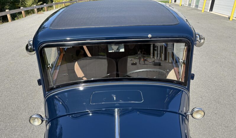 
								1932 Ford Model 18 Deluxe Tudor Sedan full									