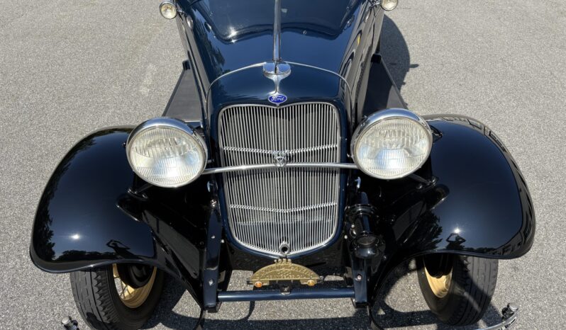 
								1932 Ford Model 18 Deluxe Tudor Sedan full									