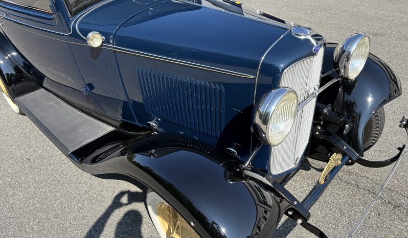 
								1932 Ford Model 18 Deluxe Tudor Sedan full									