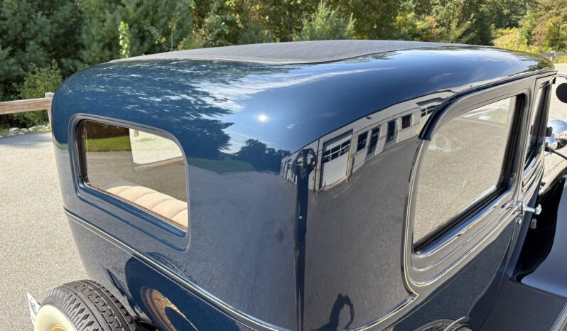 
								1932 Ford Model 18 Deluxe Tudor Sedan full									