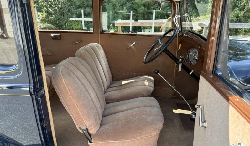 
								1932 Ford Model 18 Deluxe Tudor Sedan full									