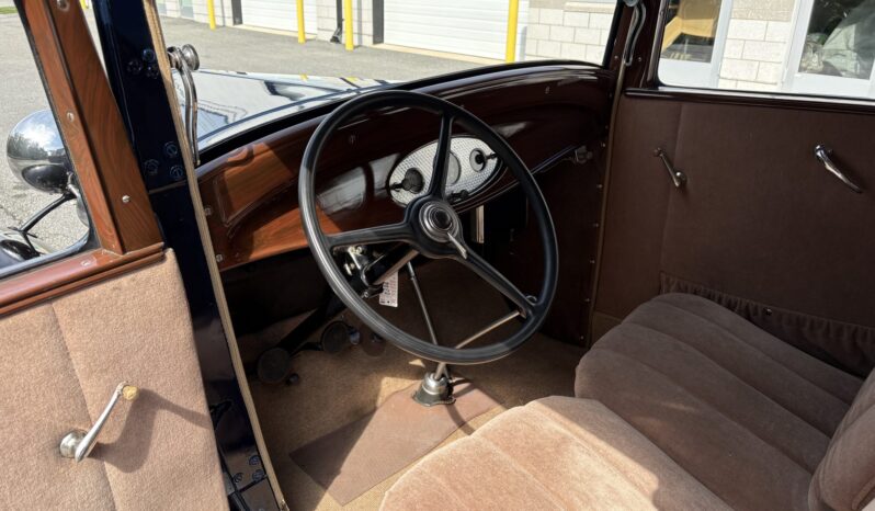 
								1932 Ford Model 18 Deluxe Tudor Sedan full									