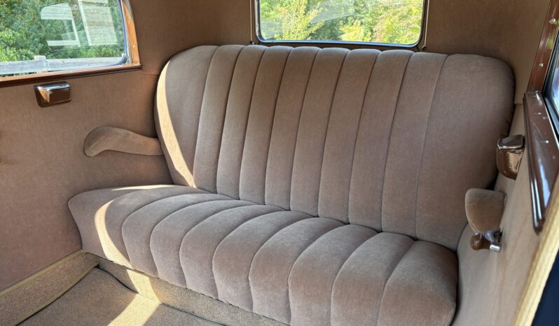 
								1932 Ford Model 18 Deluxe Tudor Sedan full									