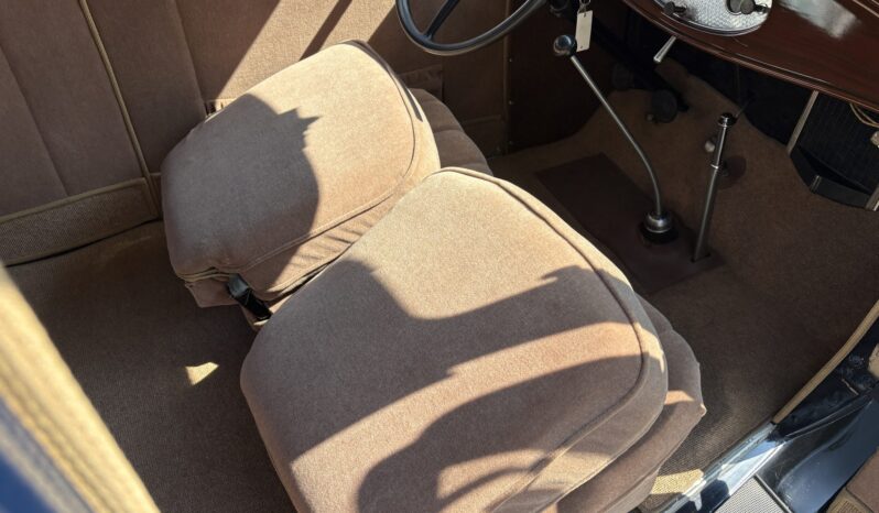 
								1932 Ford Model 18 Deluxe Tudor Sedan full									